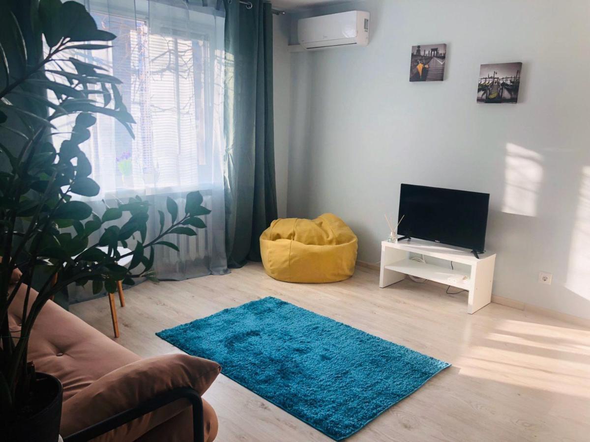 Stylish And Comfortable Apartment In The Center Čerkasy Esterno foto