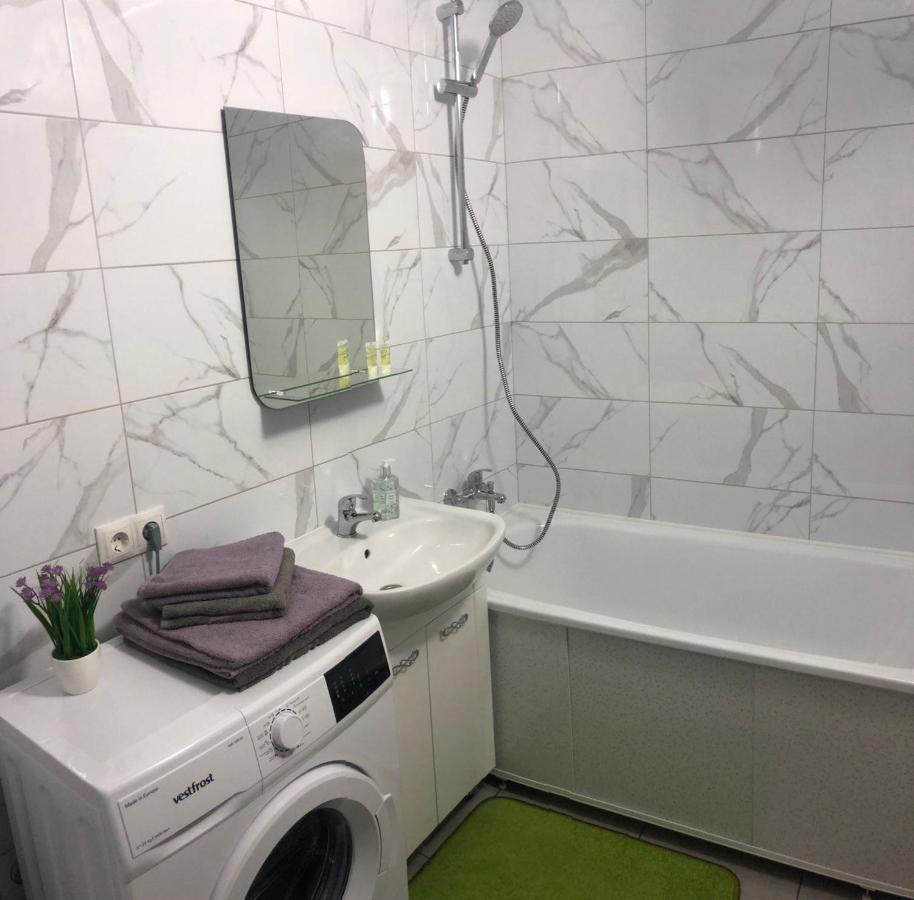 Stylish And Comfortable Apartment In The Center Čerkasy Esterno foto